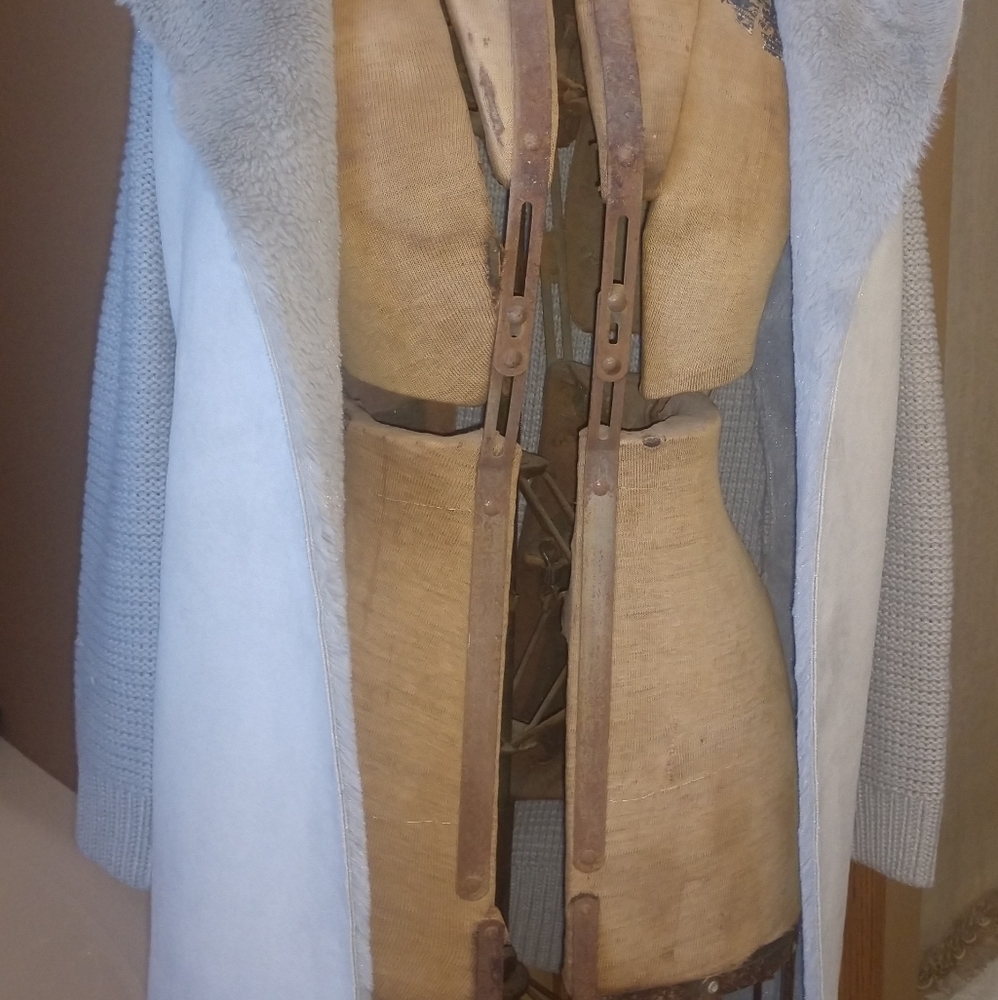 Coat - Picture 7 of 10